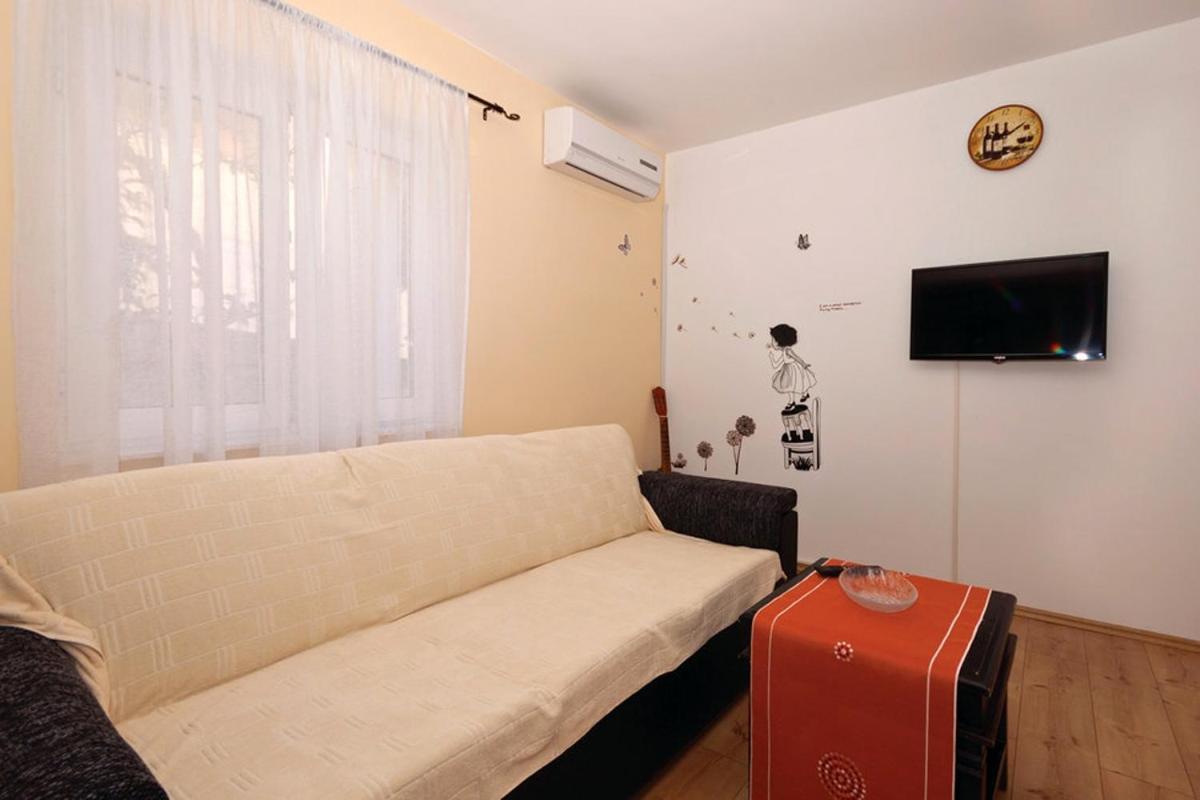 With A Parking Space - 11518 Apartment Split
